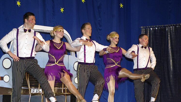 Die FFC-Showtanz-Garde Foto: Winfried Ehling