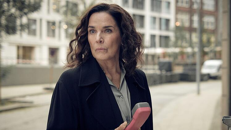 Anna Conti (Désirée Nosbusch) will in ihrem neuen Fall einem jungen Mann helfen.
