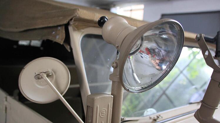 Rückspiegel und Suchscheinwerfer