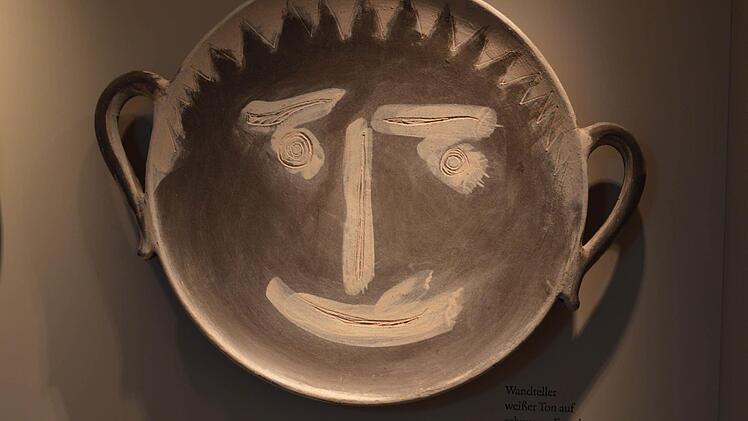 Vor allem in den 1950er Jahren wurde St&uuml;demann auf Grund seiner k&uuml;nstlerischen F&auml;higkeiten auch der "Picasso von Oberfranken" genannt. Das Bild zeigt einen Wandteller von 1954. Foto: Anne Reinholdt