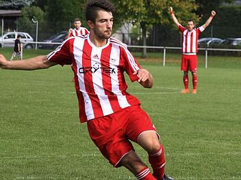 Fevzi Kilic vom SV Bosporus Coburg stürmt ab sofort für den Kreisligisten TBVfL Neustadt/Wildenheid. Er will die Puppenstädter, die derzeit Tabellenletzter in der höchsten Liga des Spielkreises Coburg sind, mit seinen Toren vor dem drohenden Abstieg in die Kreisklasse bewahren. Foto: CT-Archiv