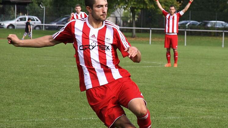 Fevzi Kilic vom SV Bosporus Coburg stürmt ab sofort für den Kreisligisten TBVfL Neustadt/Wildenheid. Er will die Puppenstädter, die derzeit Tabellenletzter in der höchsten Liga des Spielkreises Coburg sind, mit seinen Toren vor dem drohenden Abstieg in die Kreisklasse bewahren. Foto: CT-Archiv