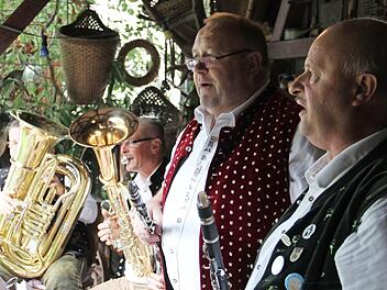 Die "Kulmbocher Stollmusikanten" gaben in Partenfeld handgemachte Musik ohne Verstärker zum Besten. Foto: Katharina Müller-Sanke