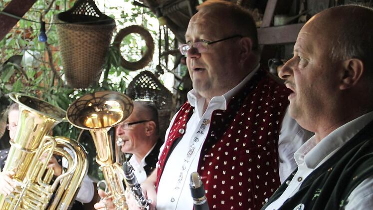 Die "Kulmbocher Stollmusikanten" gaben in Partenfeld handgemachte Musik ohne Verstärker zum Besten. Foto: Katharina Müller-Sanke