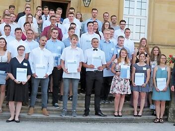 59 Auszubildende aus dem gesamten Regierungsbezirk Oberfranken wurden in Kloster Banz für den Dr.-Kapp-Vorbildpreis ausgezeichnet.  Foto: Monika Schütz