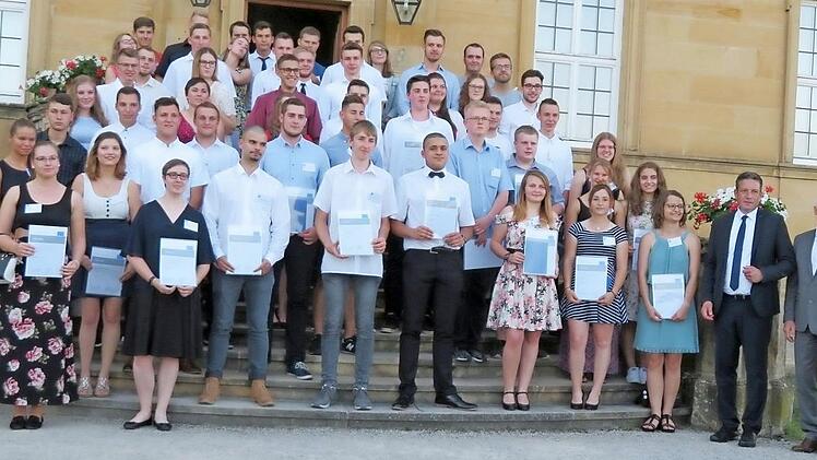 59 Auszubildende aus dem gesamten Regierungsbezirk Oberfranken wurden in Kloster Banz für den Dr.-Kapp-Vorbildpreis ausgezeichnet.  Foto: Monika Schütz