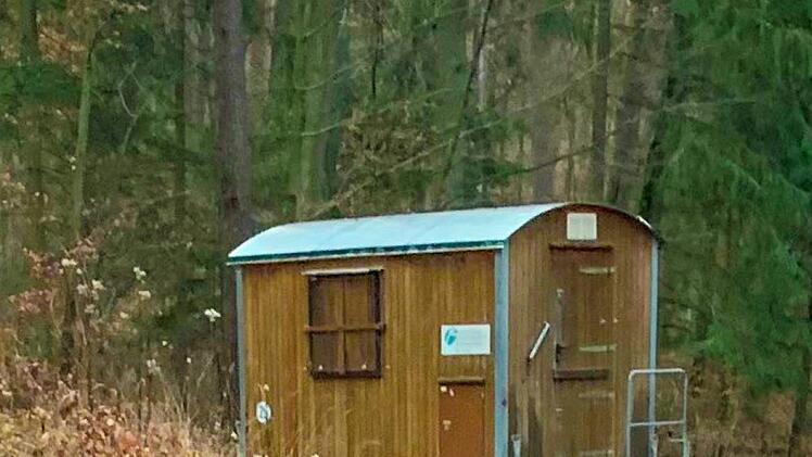 Das Tierblut stand tagelang am Rad dieses Forstwegs. Foto: privat