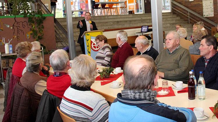Bürgermeister Klaus Faatz begrüßte die Senioren.