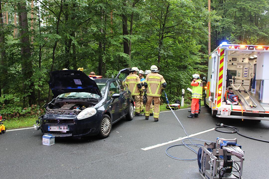 Frontalkollision auf regennasser Fahrbahn bei Fürth