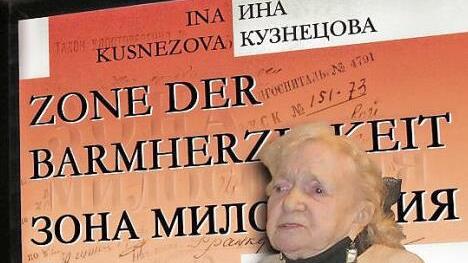 Auf dieser Fotomontage ist die Autorin Ina Kusnezova vor dem Cover der deutschen Version ihres Buchs zu sehen.  Foto: C. Fritzsche, Montage: David Seren