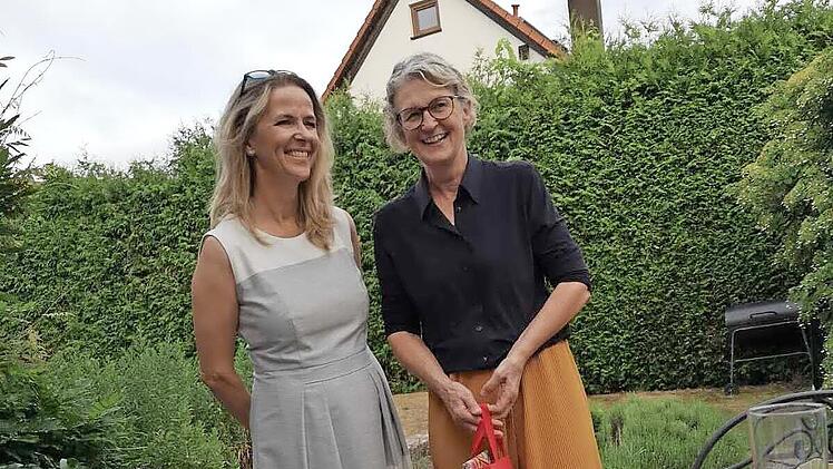 Karin Hesse (links) l&ouml;st Susanne Schiele ab.