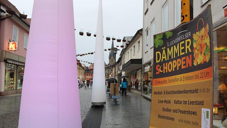 Eindrücke vom verregneten Dämmerschoppen in Lichtenfels. Foto: Markus Häggberg