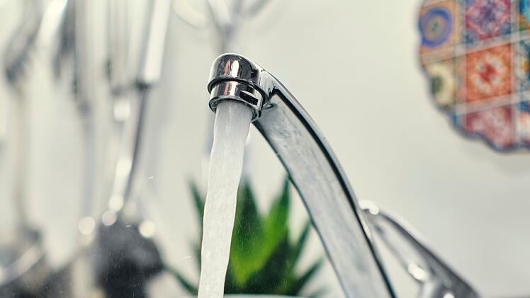 Wasserprobe im Labor, Trinkwasser, Leitungswasser, Abkochgebot, Abkochanweisung