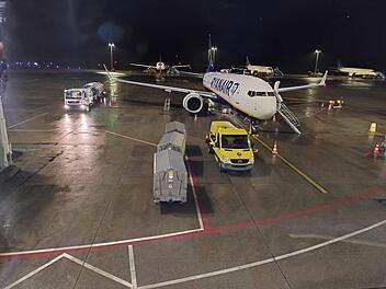 Ryanair Maschine Flughafen N&uuml;rnberg Rollfeld