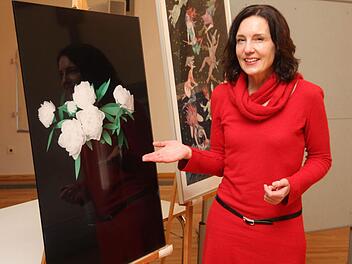 Margarete Schrüfer holte sich mit ihrem Blumen-Bild den zweiten Platz. Fotos: Galster