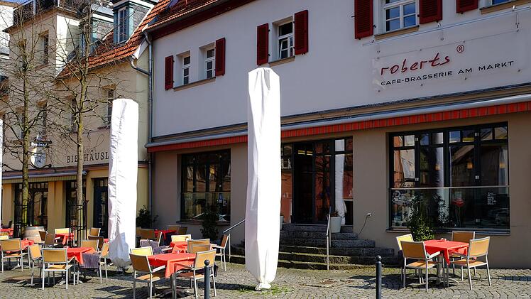Die Pl&auml;tze vor dem Caf&egrave; "Robert's" waren am Mittwoch leer. Foto: privat