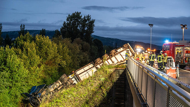 Forchheim: A37 nach Lkw-Unfall gesperrt