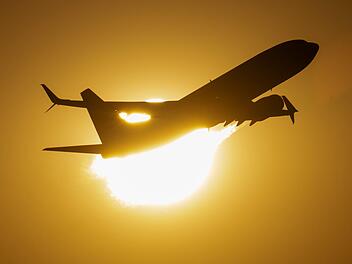 Wird Fliegen 2026 g&uuml;nstiger? Verkehrsminister d&auml;mpft Hoffnung