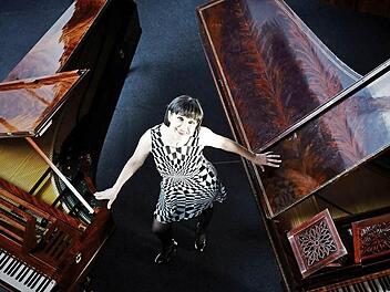 Gleich mit zwei Nachbauten historischer Flügel wird Viviana Sofronitsky zu ihrem Konzert am Montag nach Coburg reisen. Foto: PR