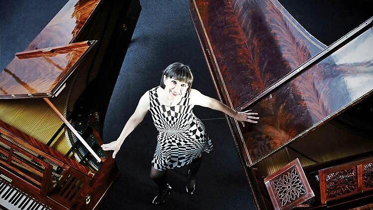 Gleich mit zwei Nachbauten historischer Flügel wird Viviana Sofronitsky zu ihrem Konzert am Montag nach Coburg reisen. Foto: PR