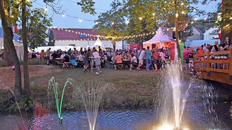 Licht- und Wasserspiele bieten am Abend eine besondere Optik.