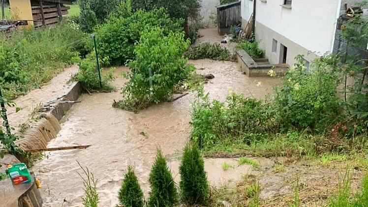Hochwasser in Altenkunstadt: In einem Teil der Gemeinde liefen am Donnerstag Keller voll.
