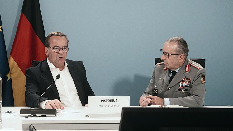 Carsten Breuer ist der wichtigste militärische Berater von Verteidigungsministers Boris Pistorius. Beide haben den Begriff "kriegstüchtig" in den deutschen Sprachgebrauch eingeführt.