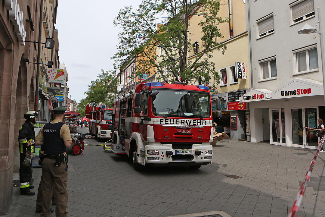 Nürnberg: Feuer in Schnellrestaurant