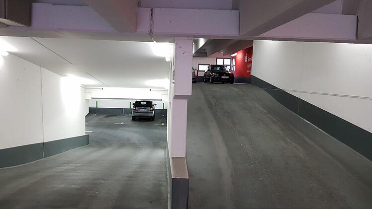Mitten in der Stadt - und doch nie ausgelastet: das Parkhaus Kronengarten. Fotos: Ekkehard Roepert