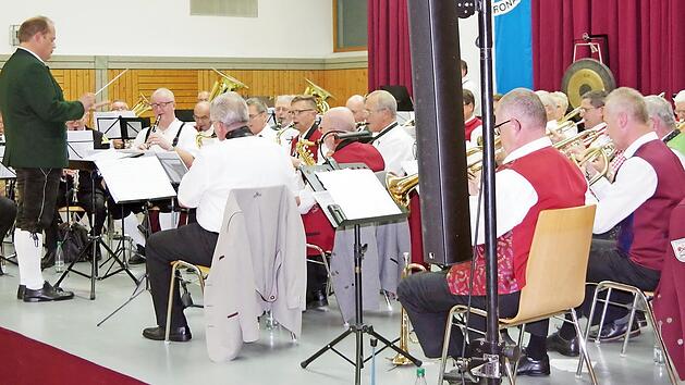 Das Kreisorchester Kronach freut sich auf das große Jubiläums-Benefizkonzert am kommenden Samstag. Das Bild stammt vom Jahreskonzert 2018, damals in der Kronachtalhalle Steinberg.  Foto: Heike Schülein