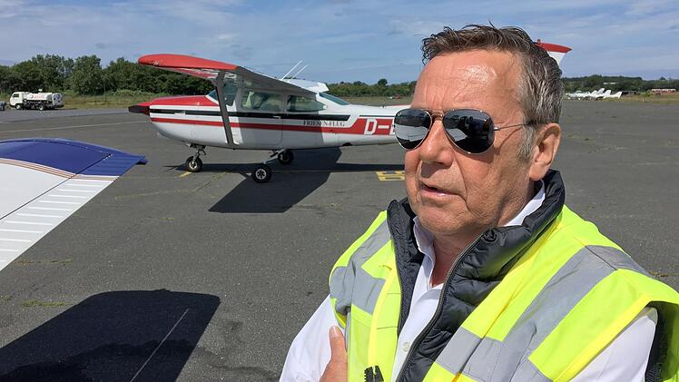 Über den Wolken fühlt sich Roland Kaiser richtig wohl. Zu seinen Konzerten reist er am liebsten im eigenen Flugzeug.