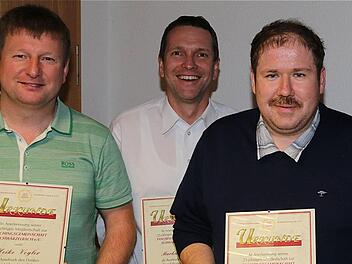 Heiko Vogler, Markus Heinz und Siegfried Hötte sind seit 25 Jahren treue Mitglieder bei der FGS. Foto: Gerd Schaar