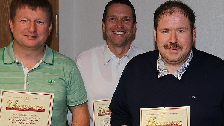 Heiko Vogler, Markus Heinz und Siegfried Hötte sind seit 25 Jahren treue Mitglieder bei der FGS. Foto: Gerd Schaar