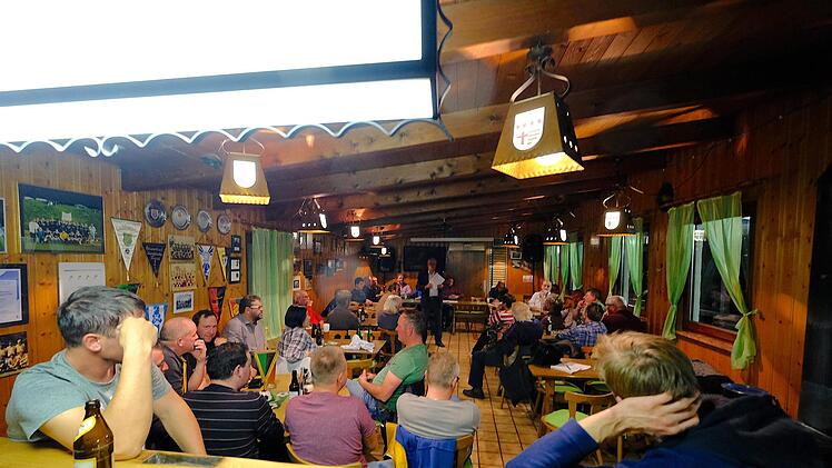 Der Reigen der Bürgerversammlungen wurde im Sportheim Dittlofsroda am Dienstag eröffnet.  Foto: Gerd Schaar