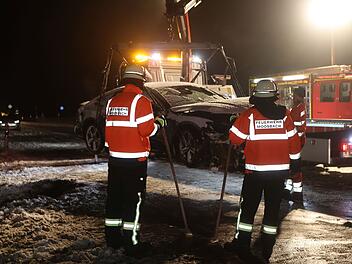 Schwere Kollision - Glätteunfall bei Feucht Schwere Kollision - Glätteunfall bei Feucht