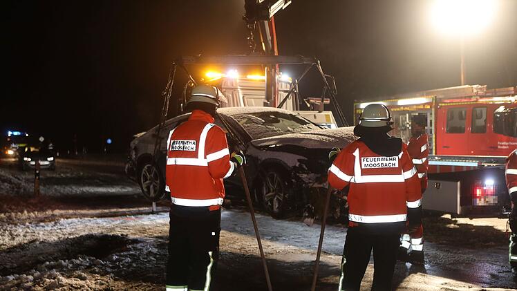 Schwere Kollision - Glätteunfall bei Feucht
