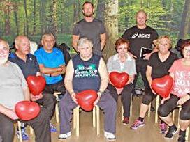 Übungsleiter René Engel (hinten links) und Studiobetreiber Michael Haust bieten ab sofort eine Herzsportgruppe an. Der Arzt Wolfgang Hasselkus (Zweiter von links) freut sich über die Akzeptanz. Foto: Peter Tischer