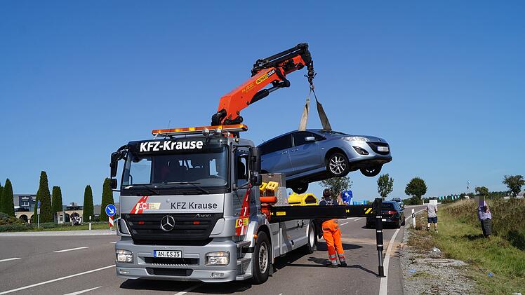 Auf der Staatsstraße 2248 kam es bei Herrieden (Landkreis Ansbach) zu einem Verkehrsunfall mit drei Verletzten.