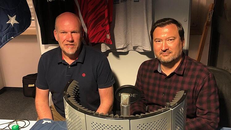 Ihr Experten-Wissen stellten Uwe Bindrum (links) und Mario Wirth im Sternenzelt-Studio unter Beweis. Foto: Alexander Pfülb