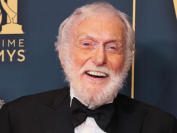 Eine lebende Hollywood-Legende: "Mary Poppins"-Star Dick van Dyke feiert am 13. Dezember seinen 100. Geburtstag.