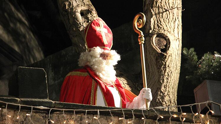 Der Nikolaus beim Kronacher Weihnachtsmarkt Foto: Friedwald Schedel