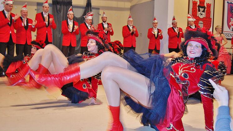 Faschingstreiben im Tattersall.  Foto: Sigismund von Dobschütz