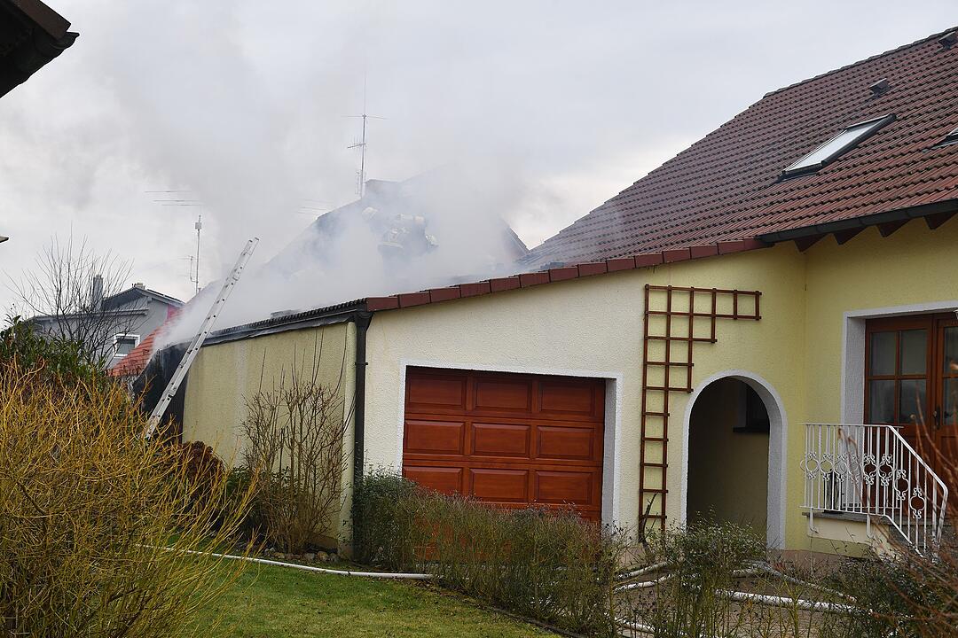 Kreis Bamberg: Feuer greift auf Wohnhaus über