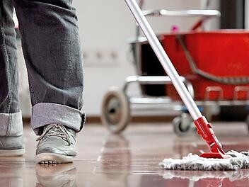 In der Reinigungsbranche sind befristete Stellen stark verbreitet – und werden für Betroffene oft zur Falle.