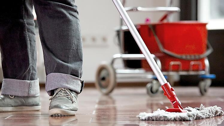 In der Reinigungsbranche sind befristete Stellen stark verbreitet – und werden für Betroffene oft zur Falle.