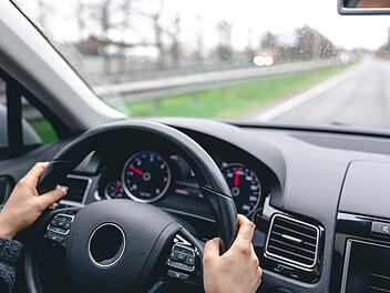 Autofahrer wird auf A7 bei Bad Kissingen bewusstlos