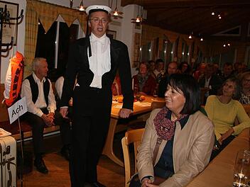 Victor Bleibtreu alias Jürgen Treppner versetzte bei der langen LQN-Kulturnacht die Freunde unvergessener Evergreens zurück in die Vergangenheit. Fotos: Sonmja Adam