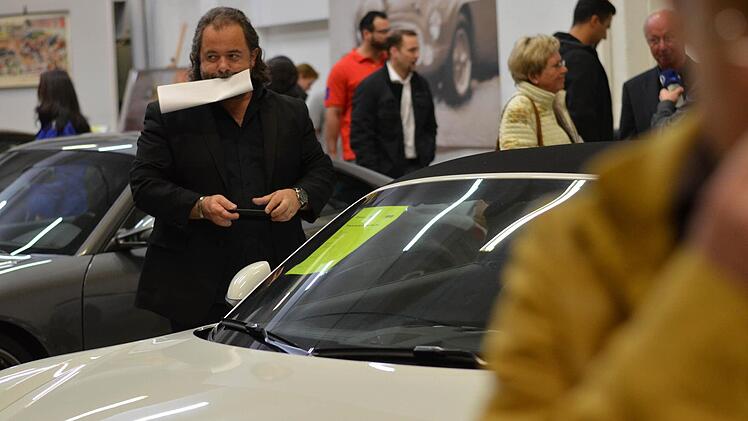 Profi oder Amateur - 700 Bieter meldeten sich für die Auktion an Foto: Nikolas Pelke