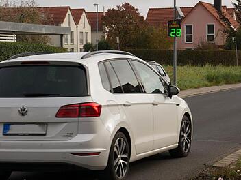 Zwei solcher Geschwindigkeitsmessgeräte sollen am Tambacher Berg aufgestellt werden, kündigte Bürgermeister Bauersachs in der jüngsten Gemeinderatssitzung an. Foto: Ulrike Langer
