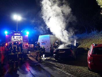 Zwei brennende Autos in einer Nacht in Ansbach